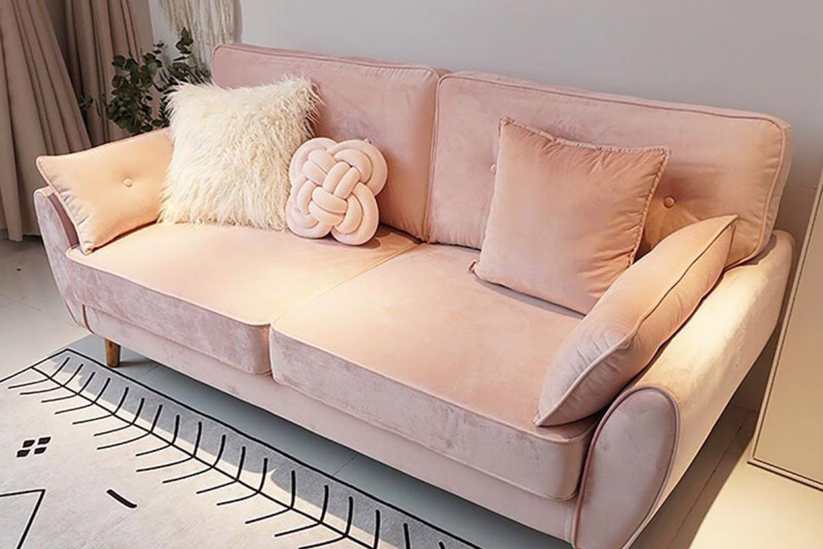 Ghế sofa được bọc bằng vải nhung