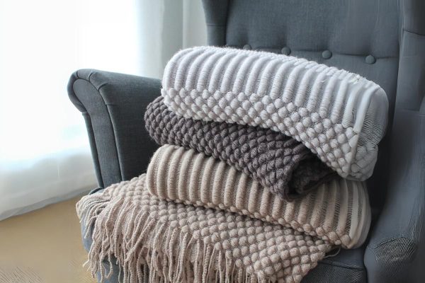 Tổng hợp 21 mẫu chăn sofa đẹp trong phòng khách bạn không nên bỏ lỡ