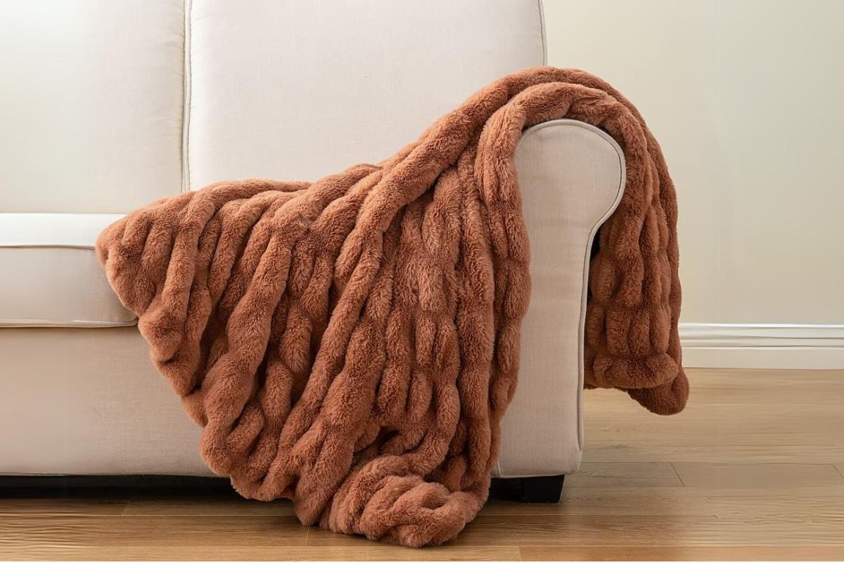 Chăn phủ sofa bằng lông thỏ